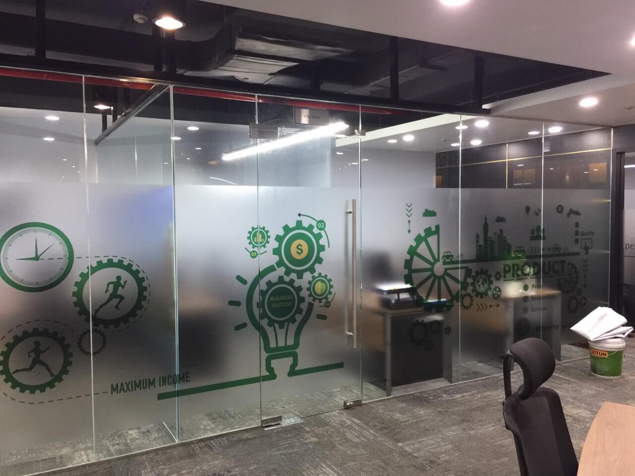 In UV Và Thi Công Decal Nhận Diện Thương Hiệu Showroom Mitsubishi Tây Ninh