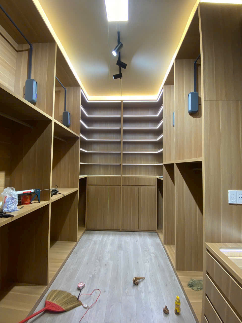 Thi Công Phòng Thay Đồ VIP Hơn 100 Triệu Tại Tây Ninh | Hiên Viên