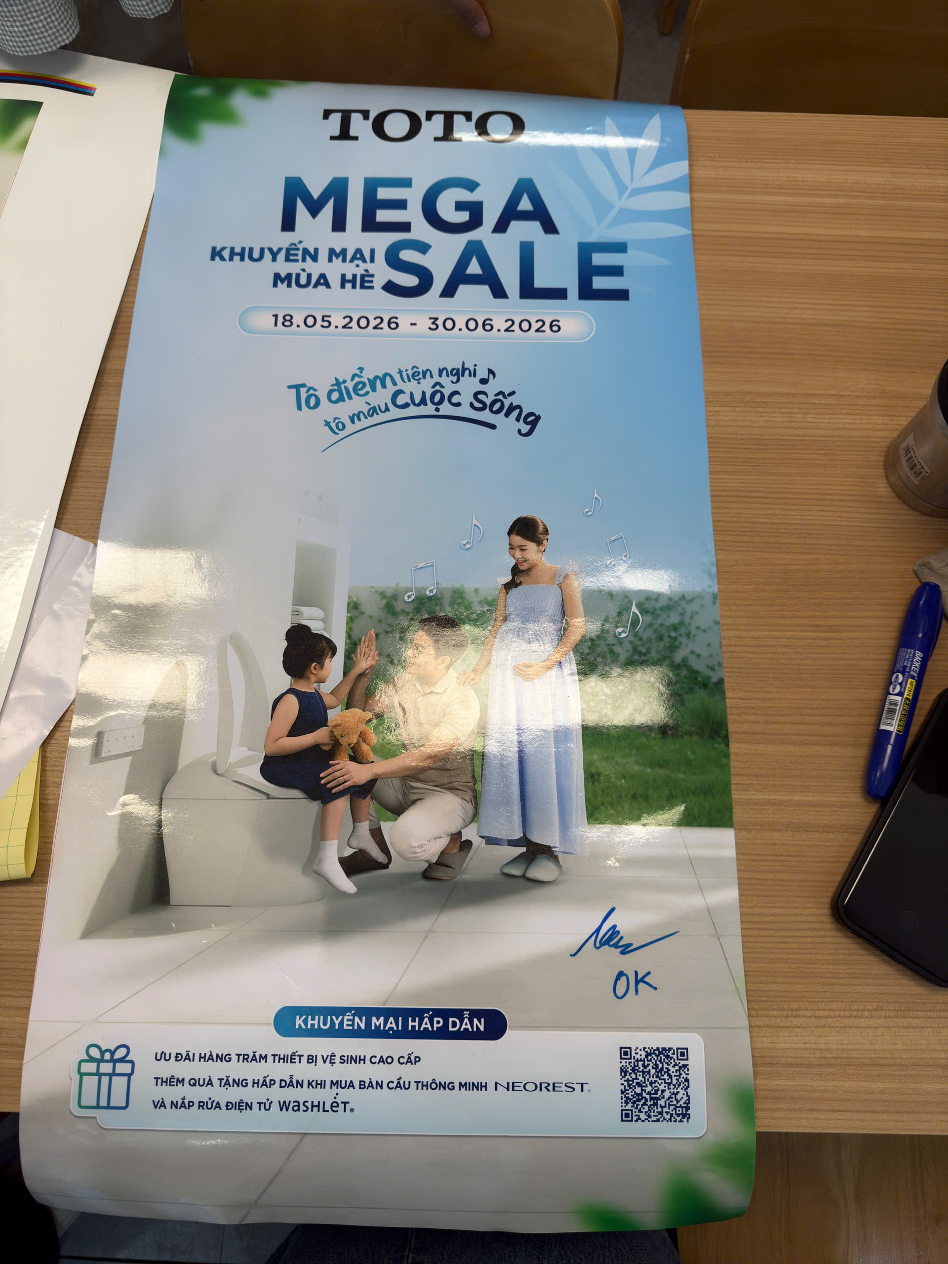 Thi công standee khung sắt quảng cáo TOTO