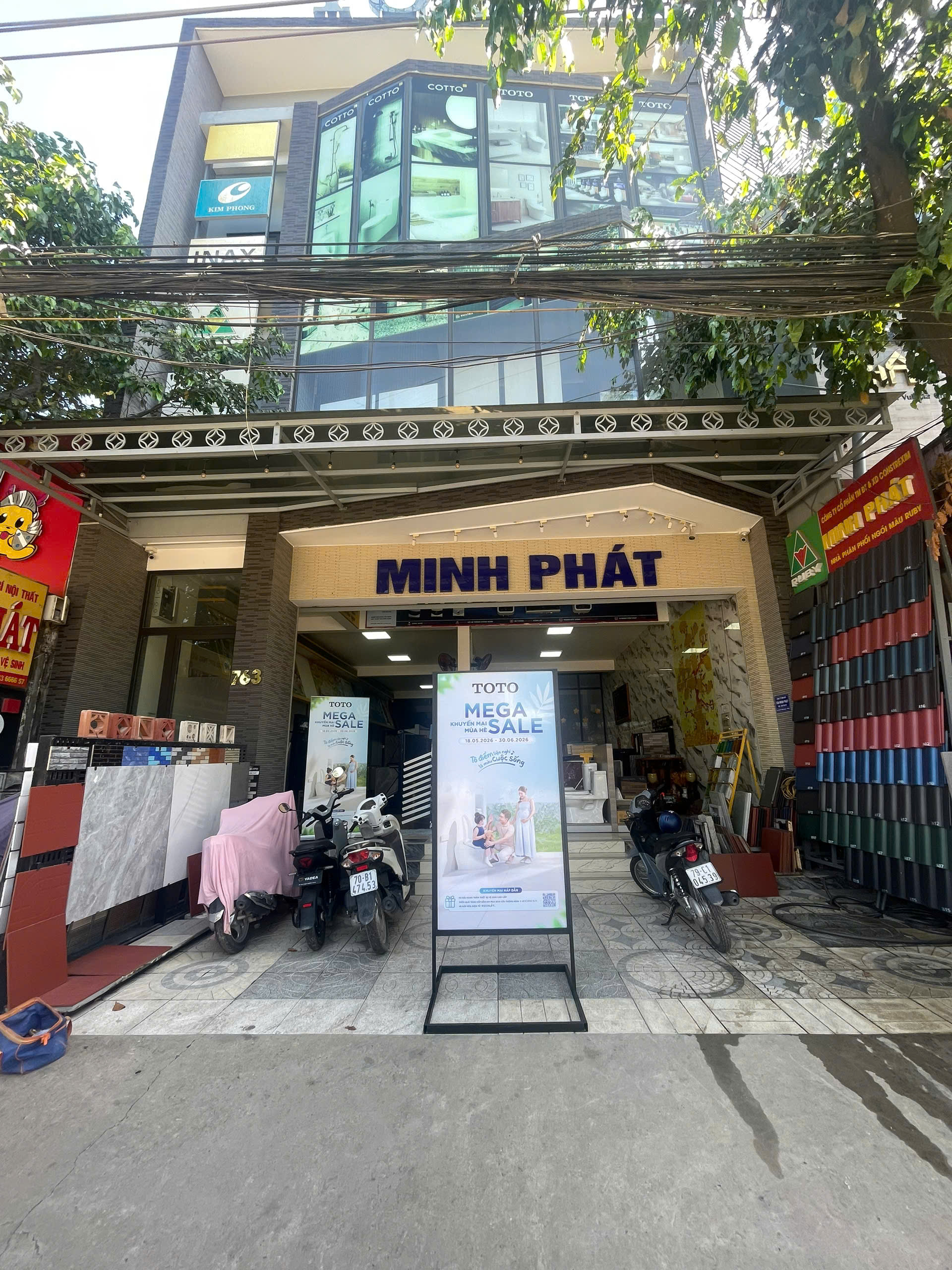 Thi Công Standee Khung Sắt TOTO Tại Long An, Tây Ninh, Bình Dương