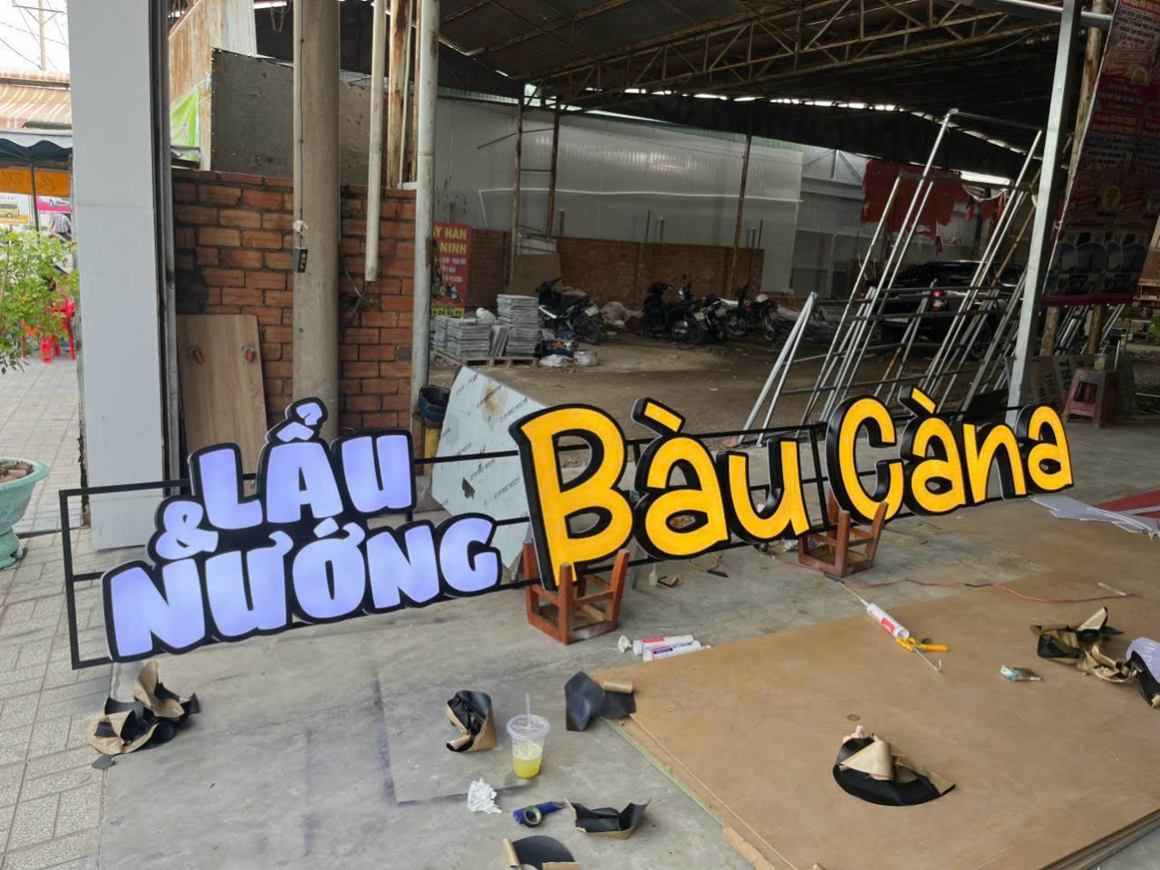 Thi Công Chữ Nổi Mica Có Đèn Quán Lẩu Nướng Bầu Cà Na Tây Ninh