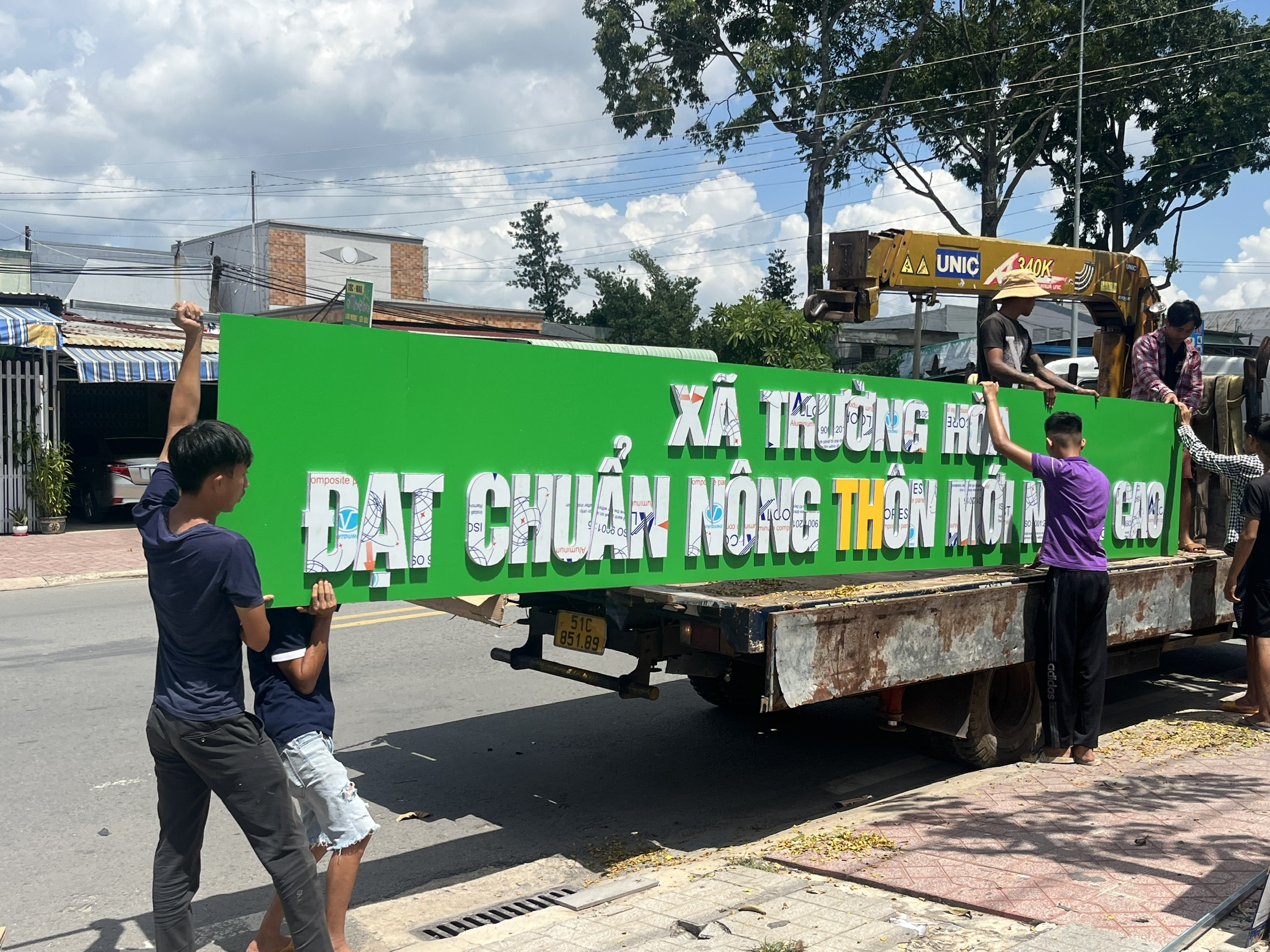 Thi cong cong chao tay ninh